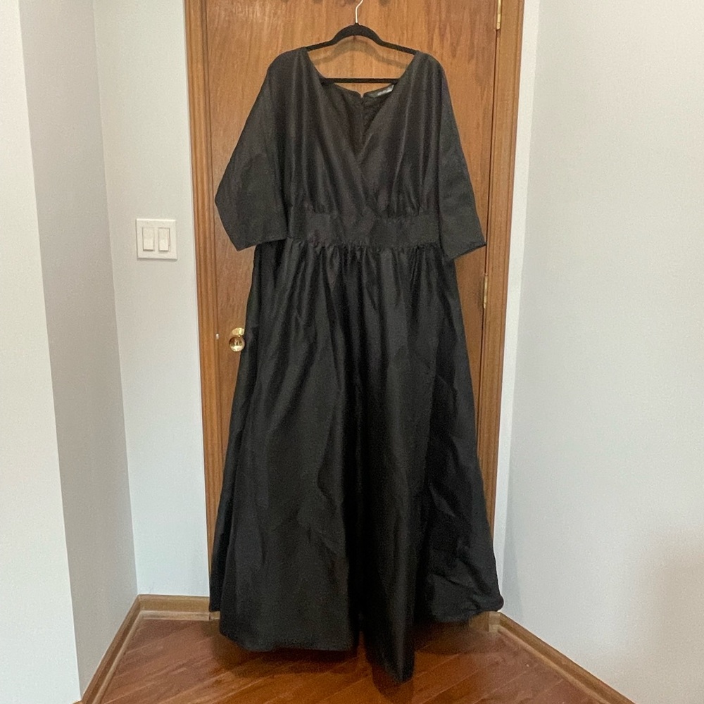 ESHAKTI Black Gown - Picture 2 of 5